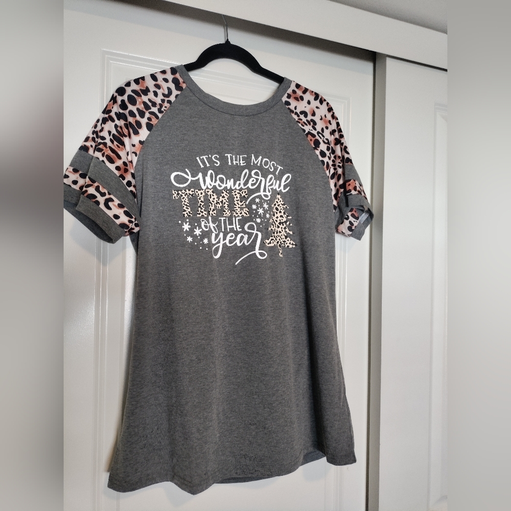 Women's Animal Print Festive Shirt Size XL